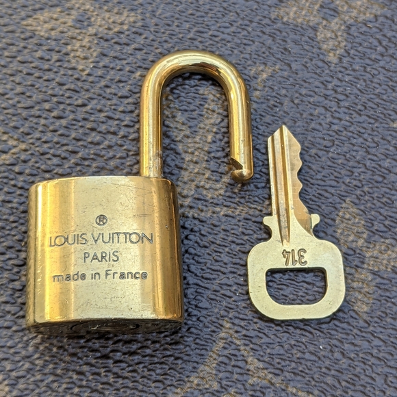 ⭐ #314 vintage Louis Vuitton padlock and ke - Picture 3 of 6
